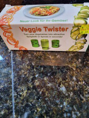 Rare Betty Bossi Veggie Twister - handheld spiralizer from Germany/Switzerland